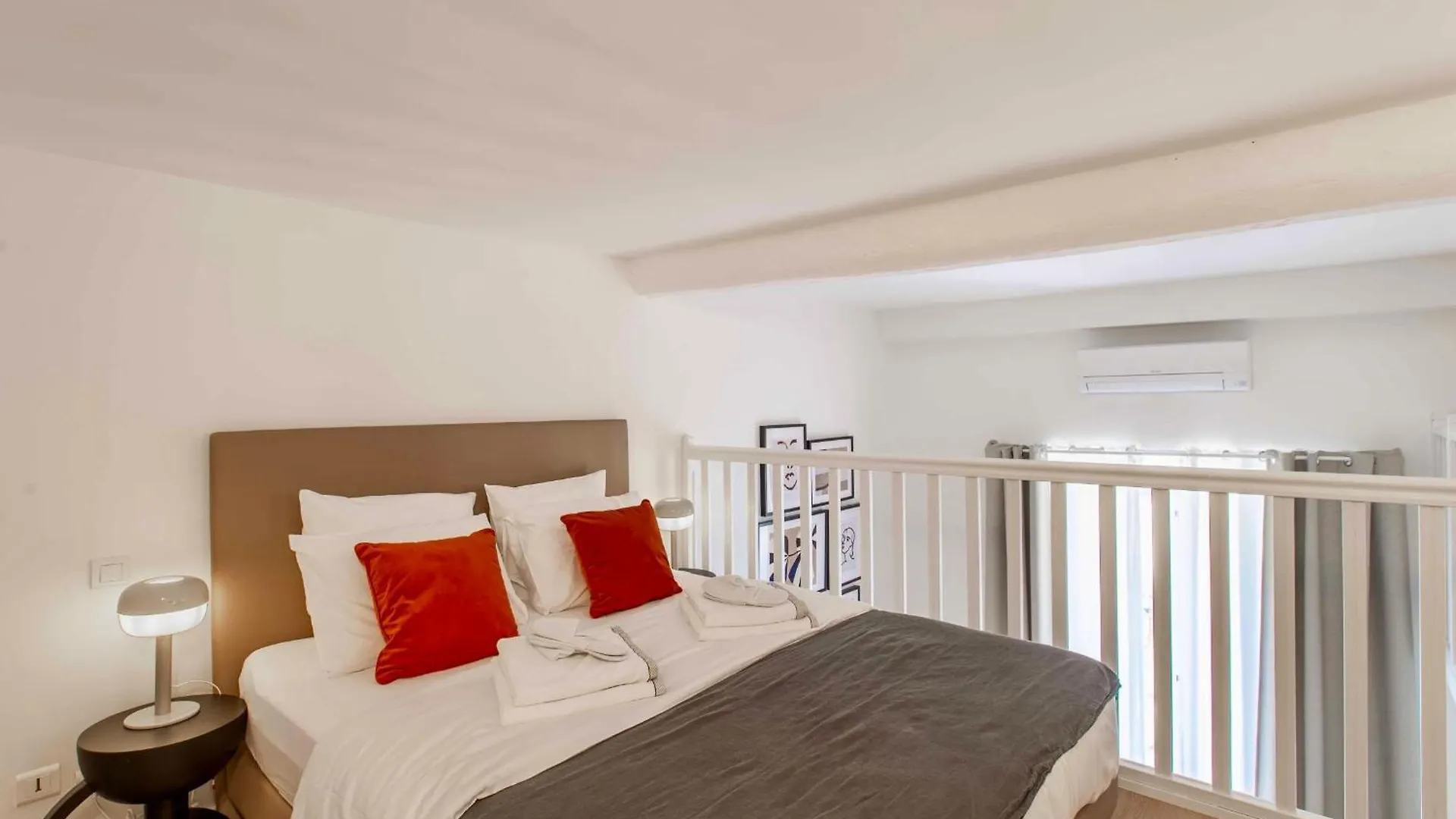Suede Promenade Duplex Apartment At 1 Min From The Sea 2 Bathrooms Nicea 0*,  Francja